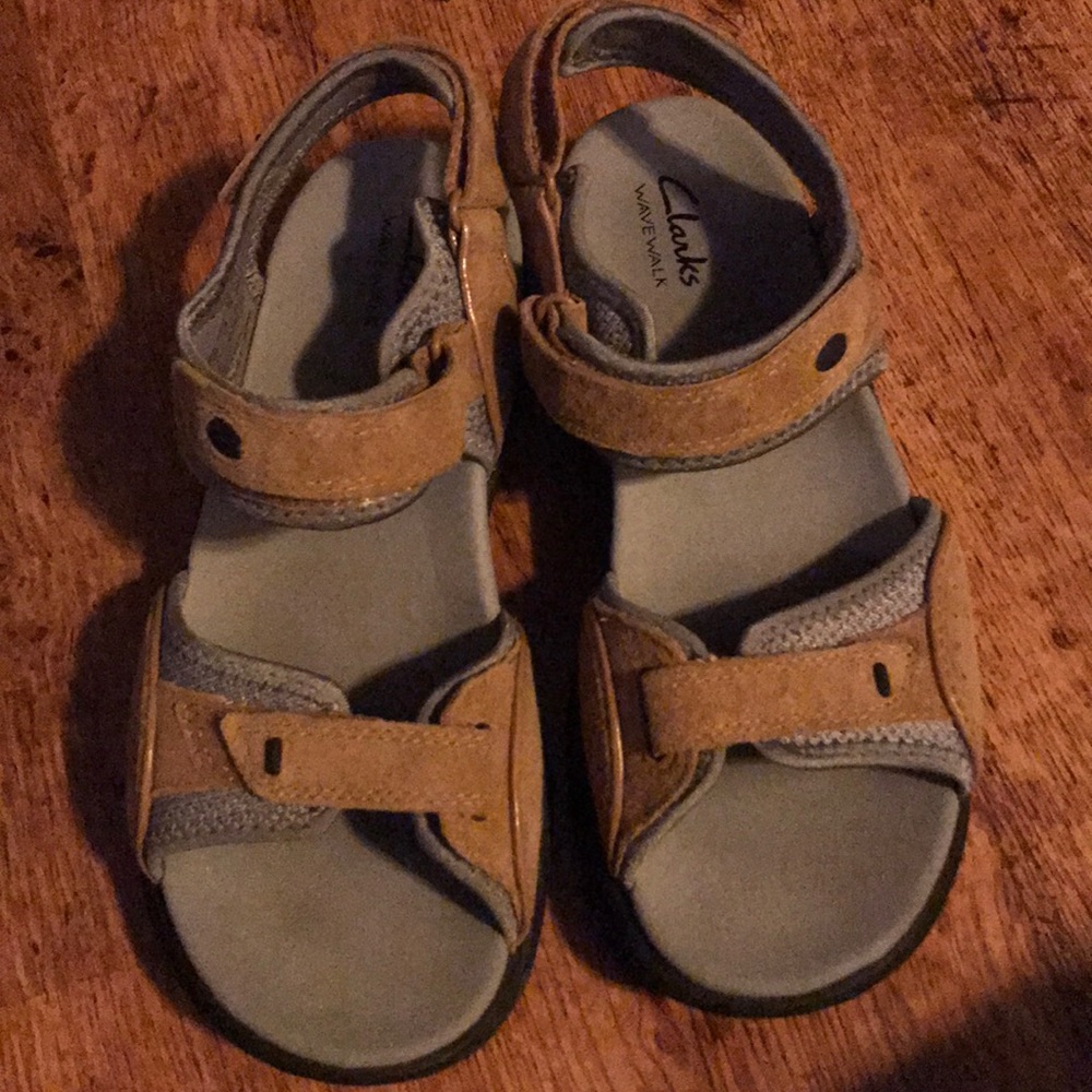 📼 Clark’s Shoes